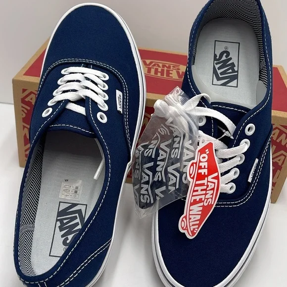 Vans • WMNS Authentic (Angstrplng) Dress Blue/True White 
VN000EE332D
Sneakers - Picture 8 of 16